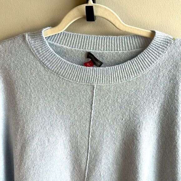 Light Blue Vince Camuto Crew Neck Sweater Size Large Line Down Middle - Picture 2 of 4